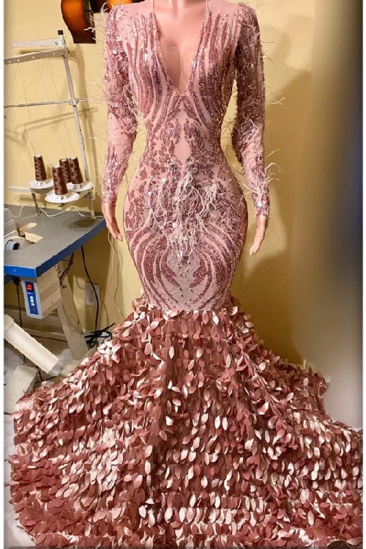 Elegant Long Mermaid V-neck Appliques Lace Prom Dress with Sleeves