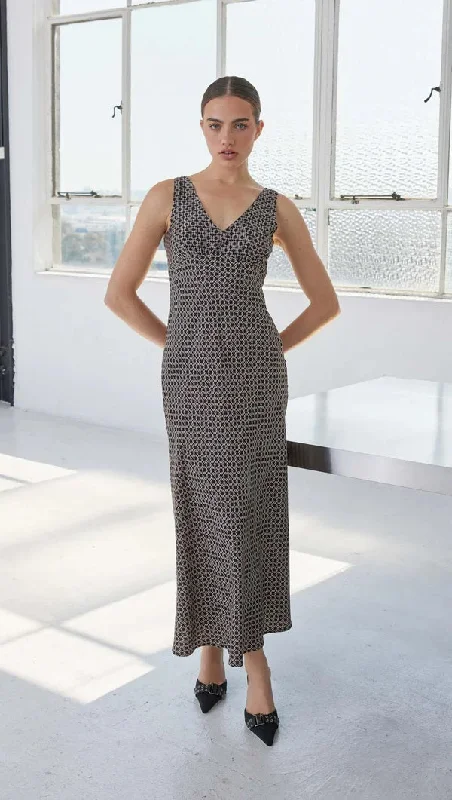 Staple The Label Lexi Bias Maxi Dress Stylish V-Neck Maxi Dress