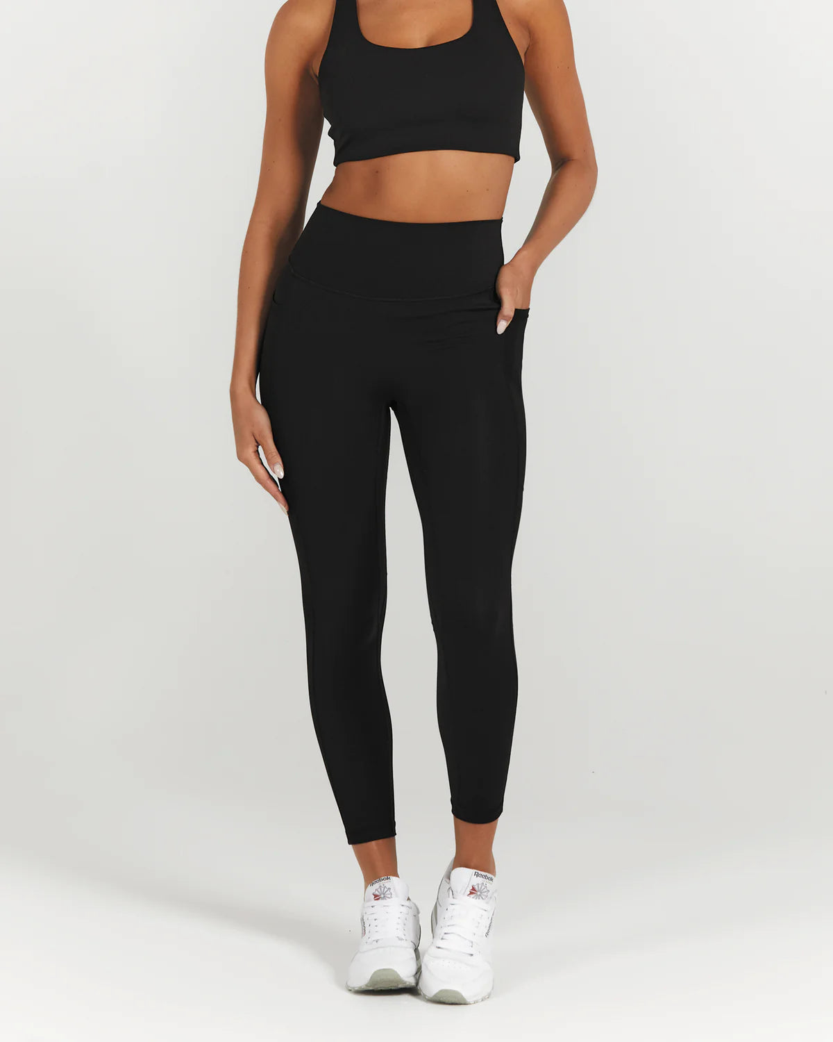 Muscle Republic | Motion Pocket Leggings 24" - Black Trendy Sports Performance Leggings Muscle Republic | Motion Pocket Leggings 24" - Black Trendy Sports Performance Leggings