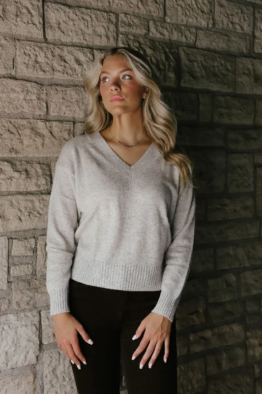 Tenlea Hunter - Cashmere Perfect V-Neck Sweater in Misty Grey Heather Hooded Sweater Collared Sweater Shawl Collar